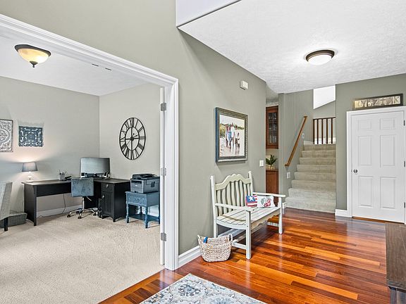 5th image of 3275 Village Circle Dr