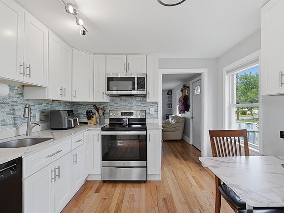 5th image of 27 Fairview Street