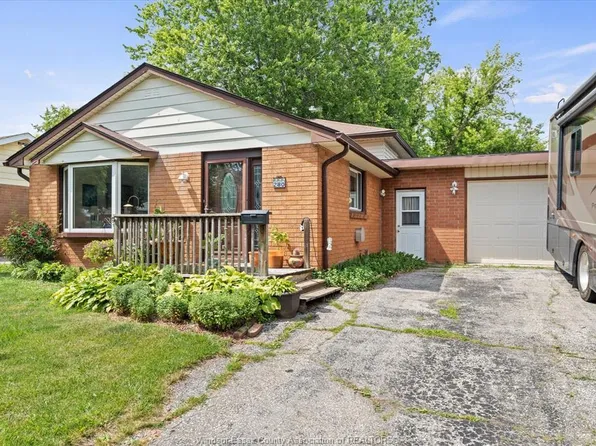 280 Pickering Dr, Amherstburg, ON N9V 1R6