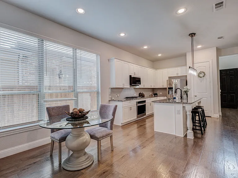 4248 Del Rey Ave — Photo 16