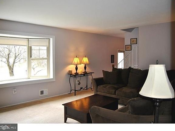 4th image of 21 Crestwood Dr