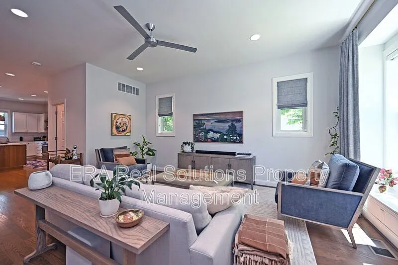 3 bed, 3.5 bath, $4,000 — Photo 4