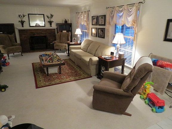 5th image of 2159 N Stratford Dr