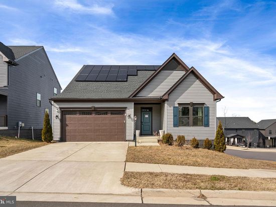 1601 Rampart Dr, Fredericksburg, VA 22401