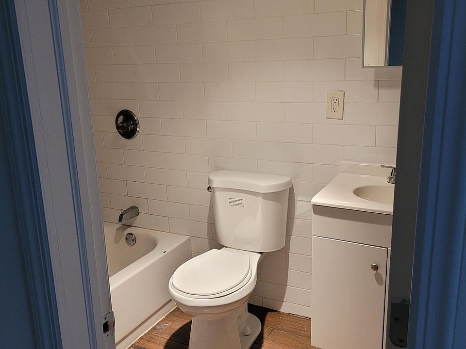 2nd image of 4247 Carpenter Ave #1L