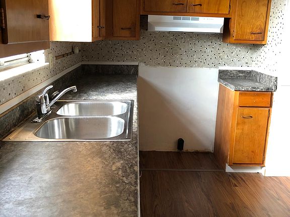 3rd image of 628 W Norman Ave