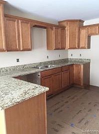 4th image of 7761 Drakeshire Blvd