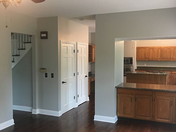 3rd image of 408 Arlington Terrace Dr