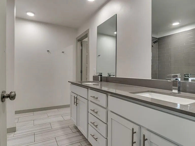 7907 NW 135th Ter — Photo 34