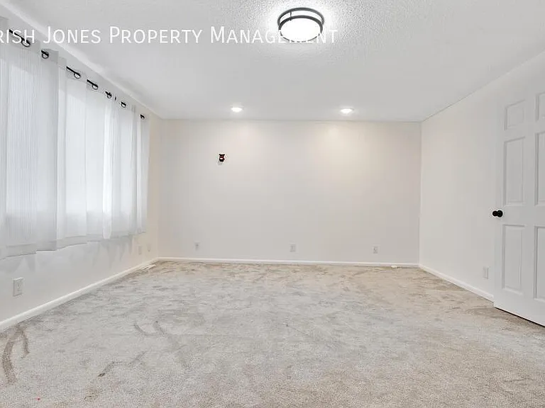 3884 Mapleton Rd #LEFT — Photo 15