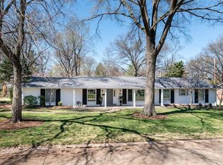 831 Rolfe Dr, Saint Louis, MO 63122