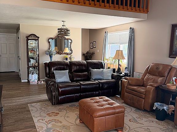 4th image of 3 Brentwood Ct