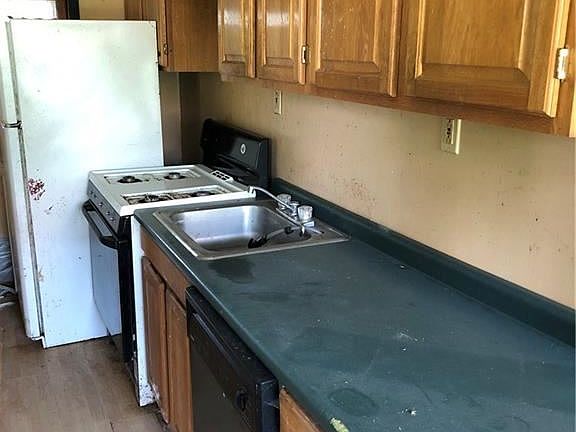 2nd image of 20 South St