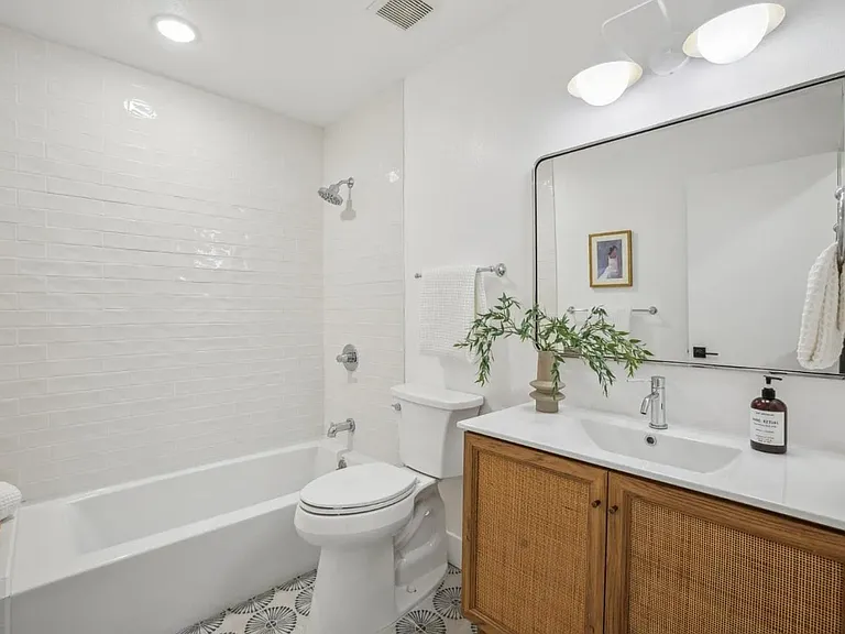 411 Beach Ave — Photo 22