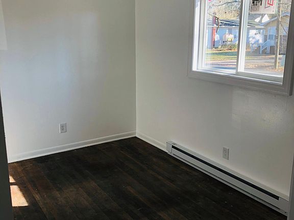 5th image of 2560 C St