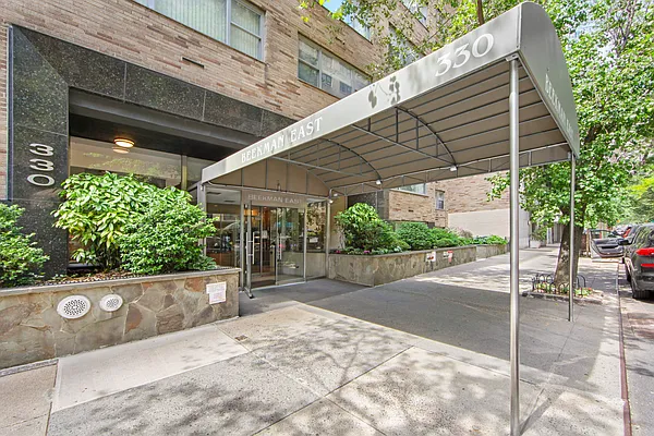 Rented by Realmart Realty LLC | media 18