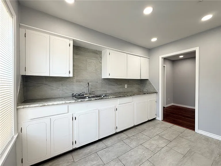 1722 Trenton Dr — Photo 4