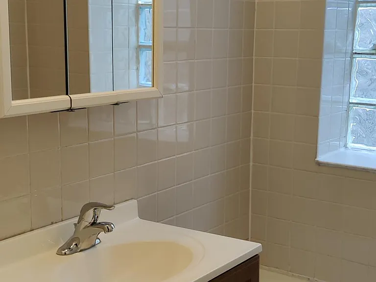5623 W George St #1 — Photo 3
