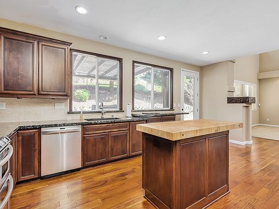 4th image of 4519 Pheasant Ln