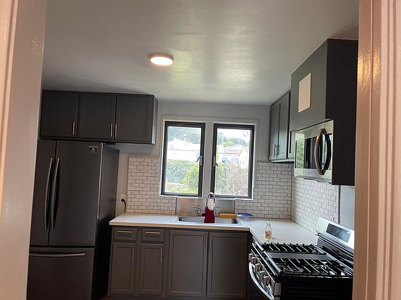 2nd image of 1049 Sheridan St #1049
