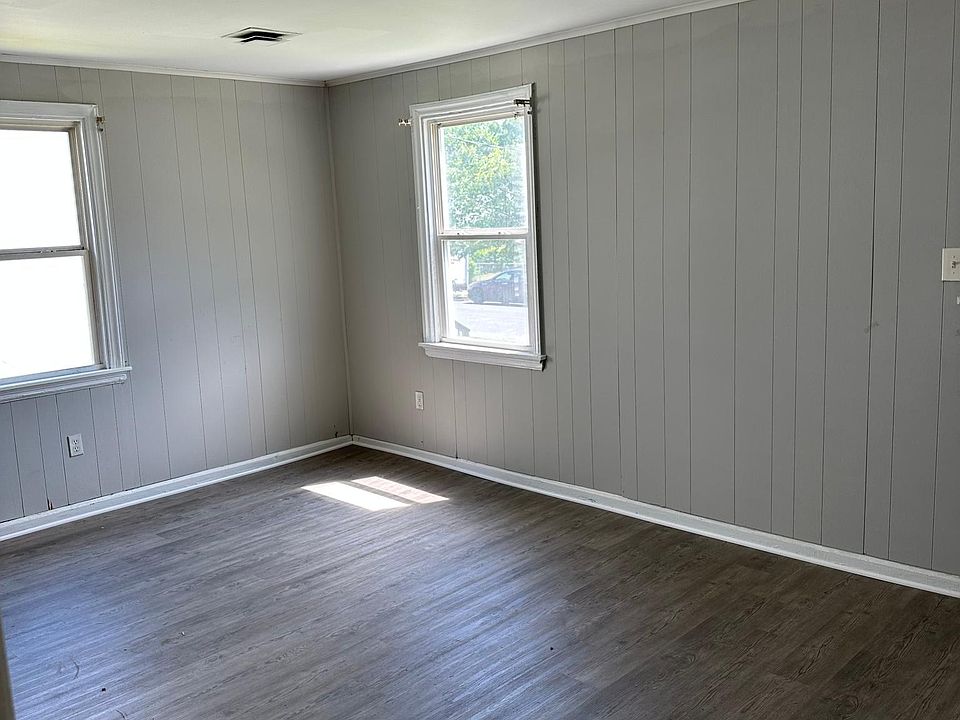 1st image of 1402 N 31st St