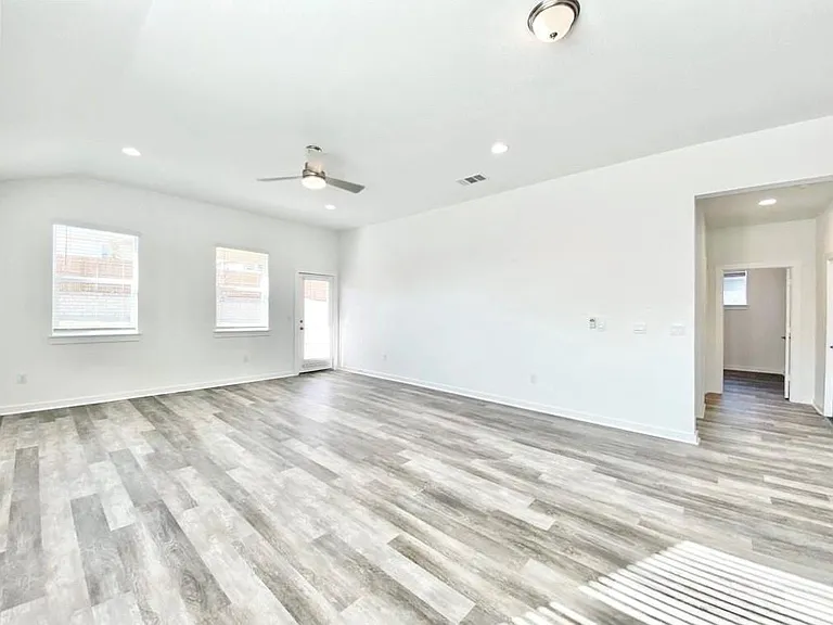 7925 Linnie Ln — Photo 4