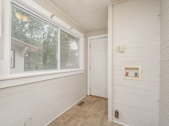 5th image of 1331-3 N Waco Ave #1333