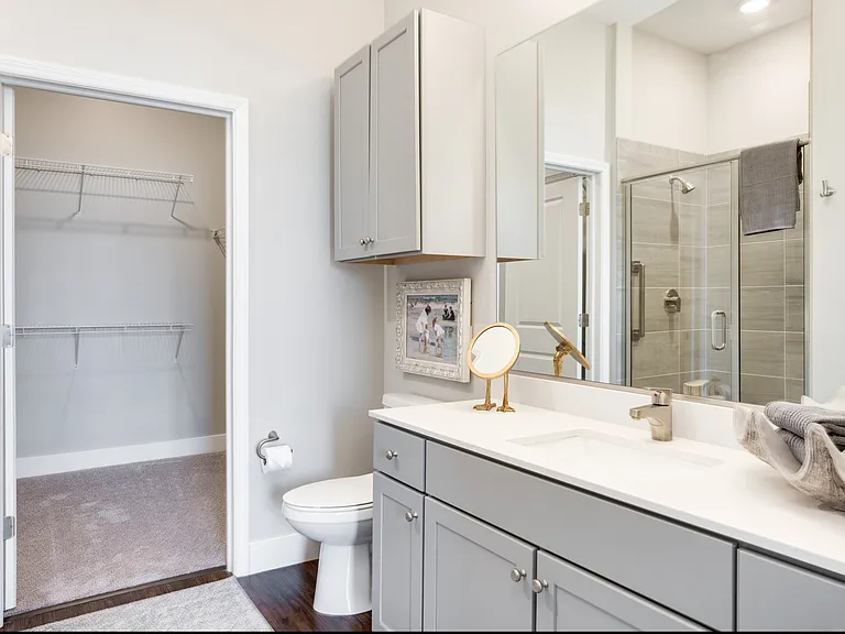 Spacious Bathroom