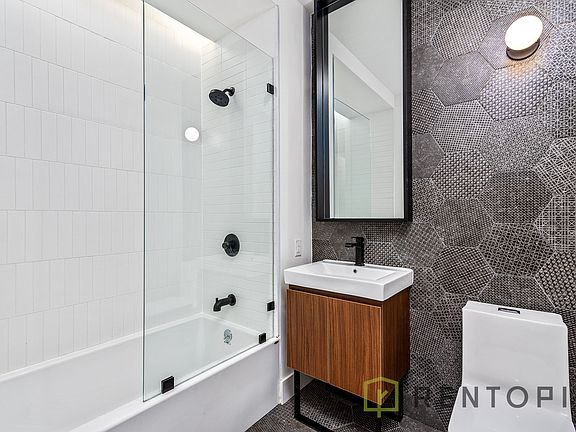 4th image of 1052 Greene Ave #439