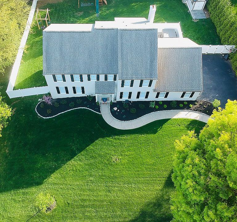 2nd image of 802 Country Rd