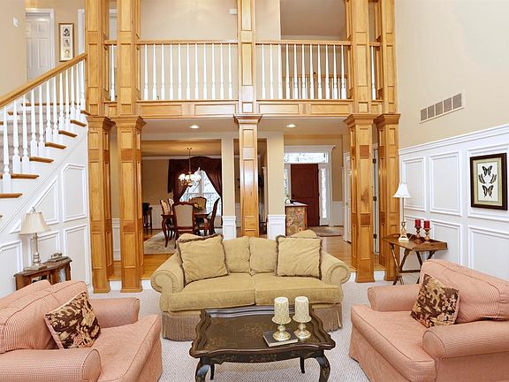 3rd image of 841 Glen Abbey Cir