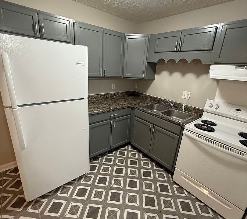 1st image of 209 Lakeshore Dr #6