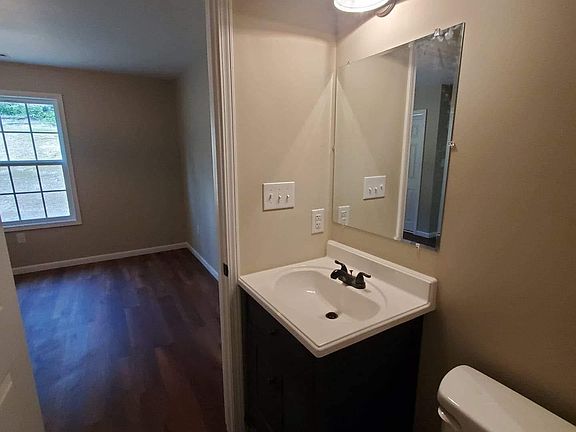 5th image of 165 Rufus Ln