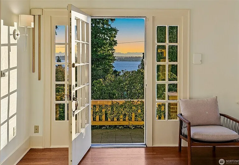 707 Lake Washington Blvd S — Photo 2