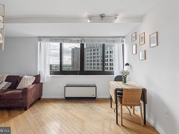 4th image of 1420 Locust St APT 17B