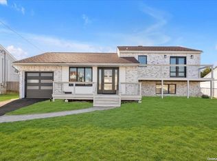 12 Dolphin Dr, Massapequa, NY 11758