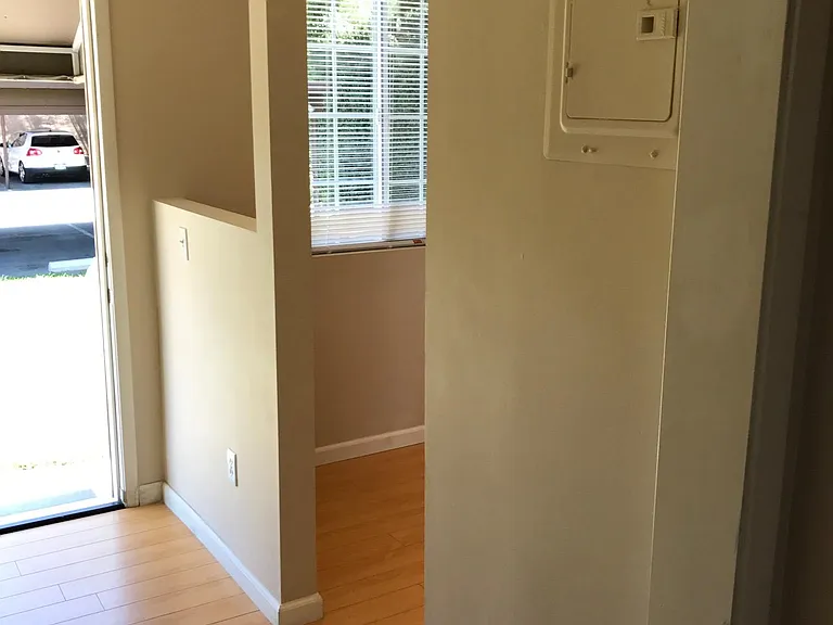 525 N Raymond Ave — Photo 4