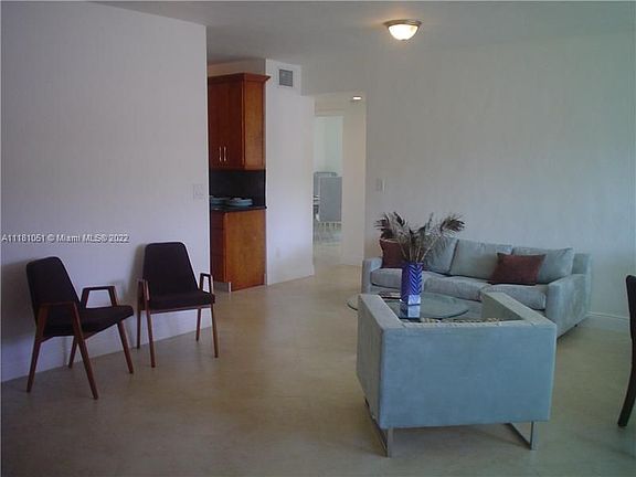 3rd image of 2880 Pine Tree Dr APT 8