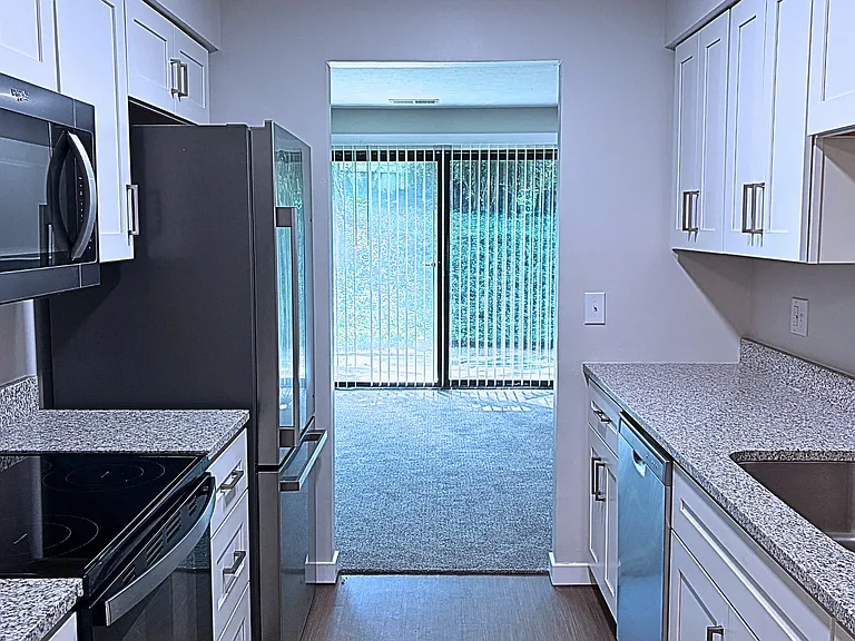 3201 Erie Ave #5 — Photo 1