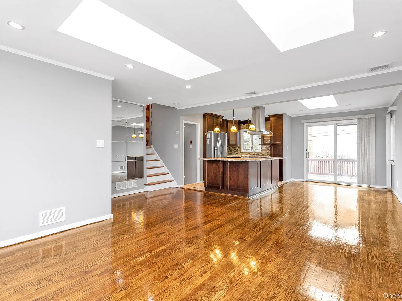 3 bed, 2.5 bath, 1546 sqft, $4,900 — Photo 3