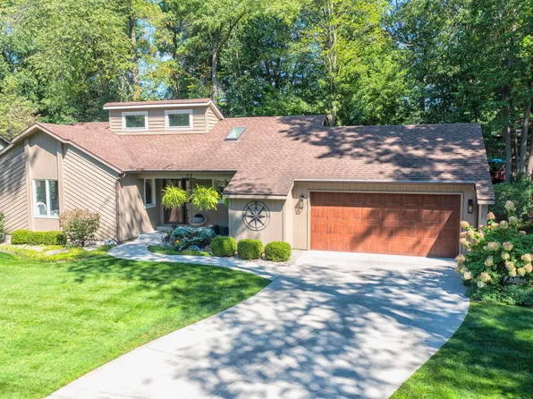 31 Forest Hills Dr, Holland, MI 49424