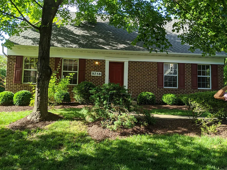 9758 Pleasant Gate Ln — Photo 3
