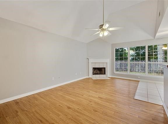 70399 8th St. Covington, LA  70433 - High ceilings and fireplace