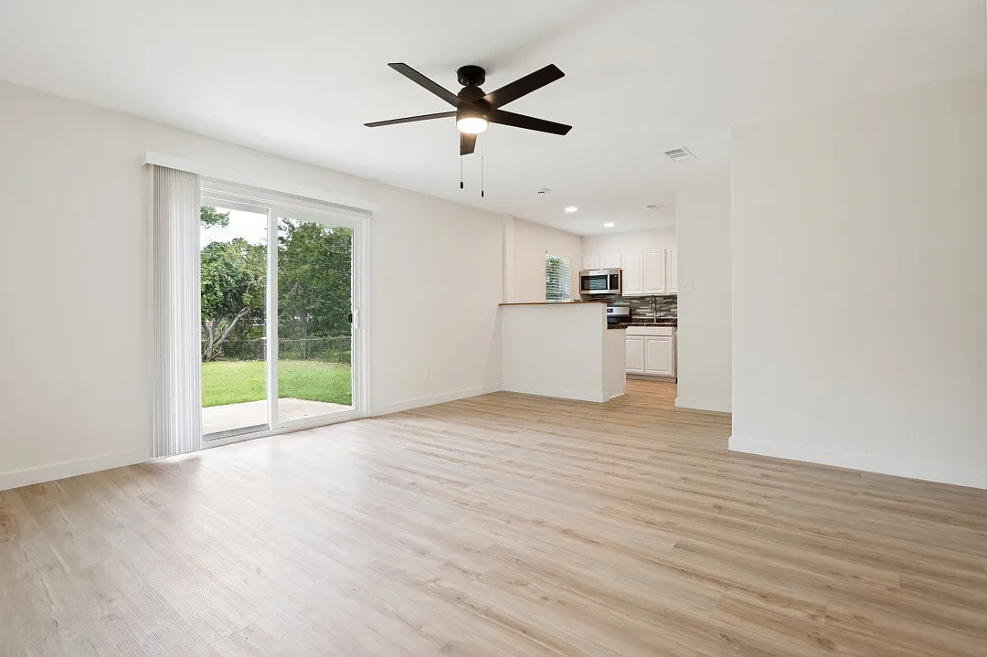 3 bed, 1275 sqft, $2,150 — Photo 3