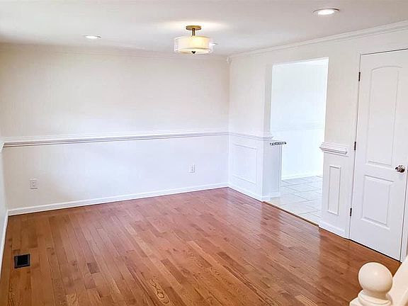 3rd image of 178 Stonegate Dr