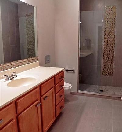 4th image of 78 E Chestnut St #301
