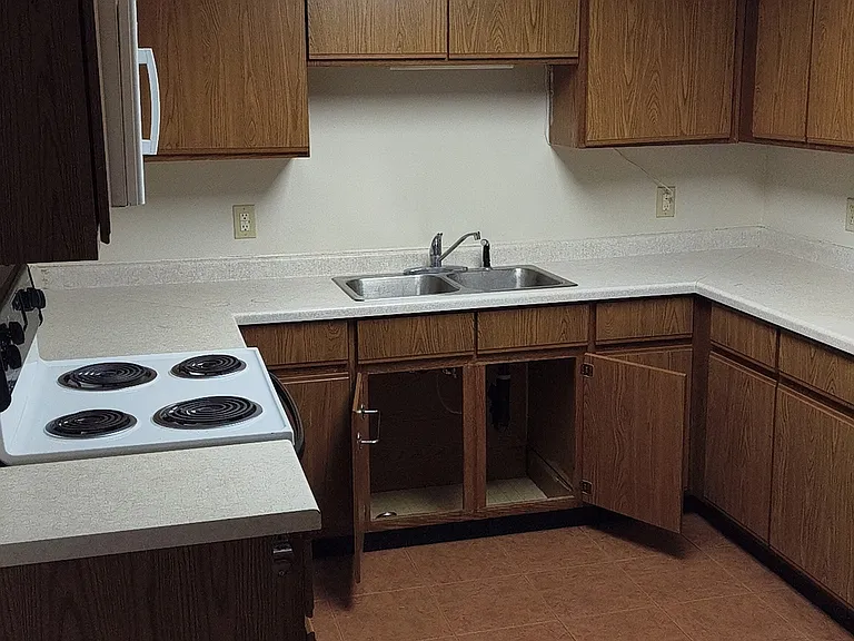 221 Clay St — Photo 3