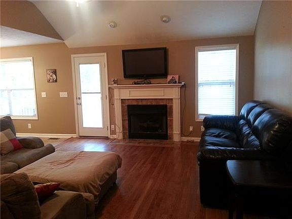 4th image of 896 Glen Ellen Way