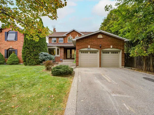 1341 Old English Ln, Oakville, ON L6M 2P9