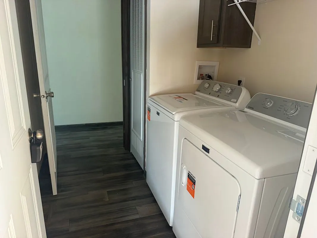 2 bed, 2.0 bath, 1000 sqft, $2,400 — Photo 4